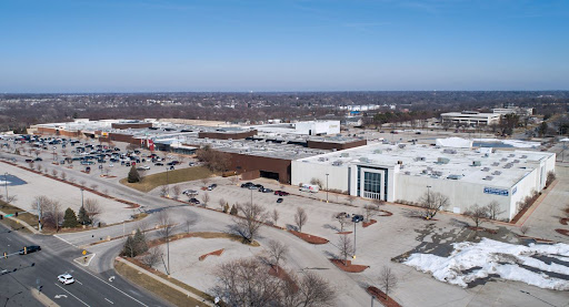 Von Maur's Valley West store before it closes, Jordan Creek's opens