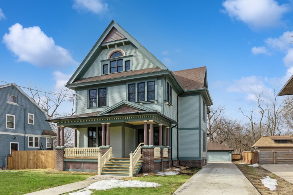1074 31st St Drake